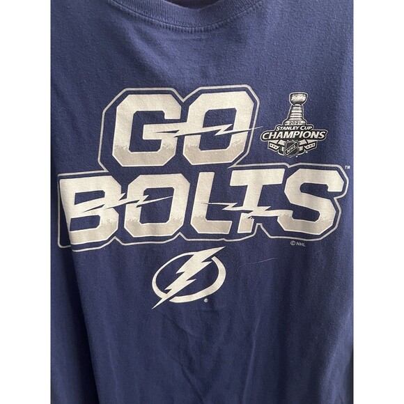 Go Bolts Tampa Bay Lightning T-Shirt Medium Stanley Cup Champions Fanatics 2021 - Picture 2 of 4